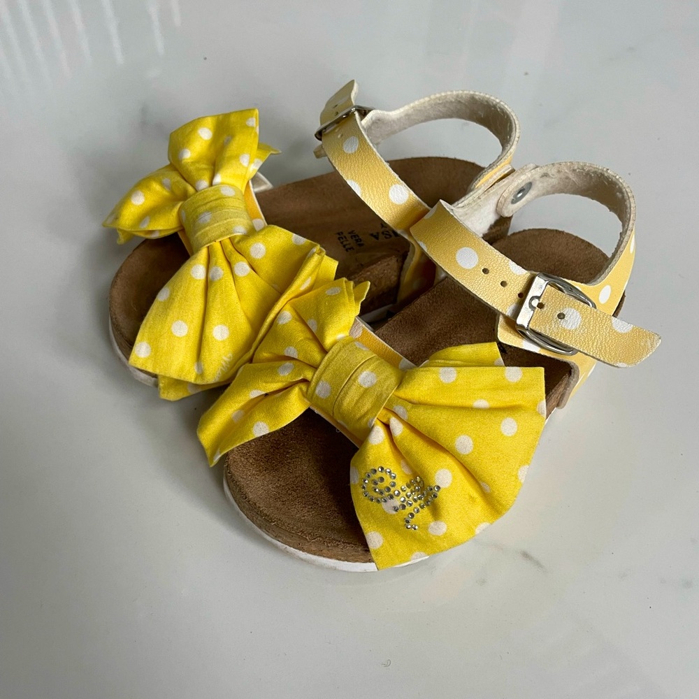 Monnalisa sandals 💛